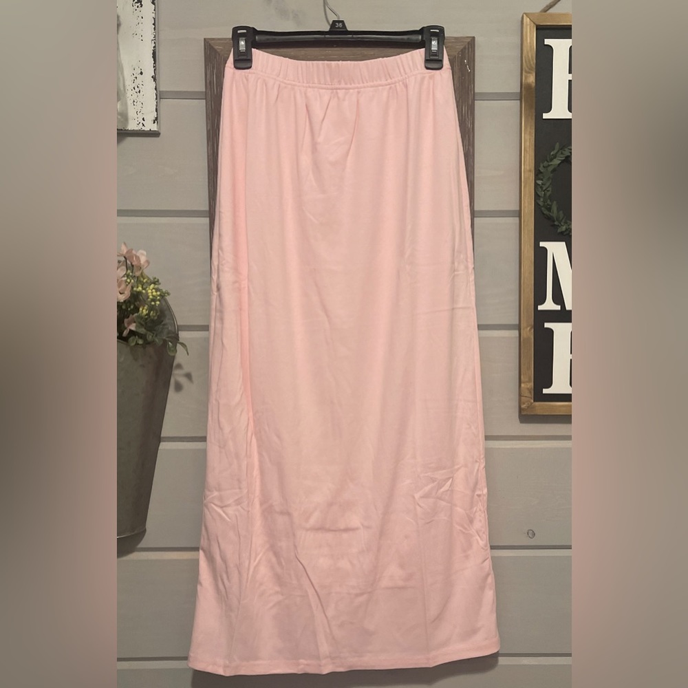 Ladies pink skirt